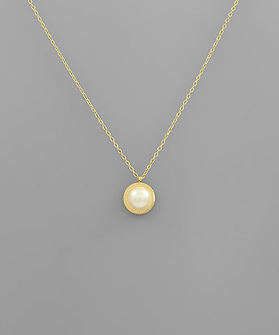 Textured Pendant Pearl Necklace