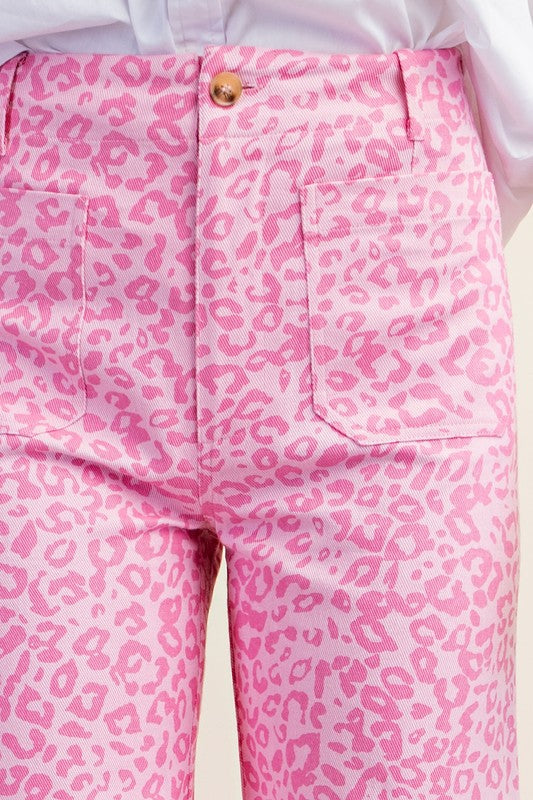 Ankle Cropped Summer Pants In A Leopard Print