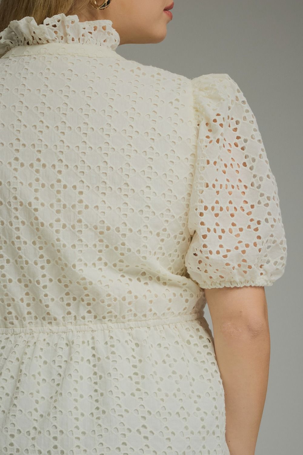 Curvy Eyelet Embroidery Top- Cream