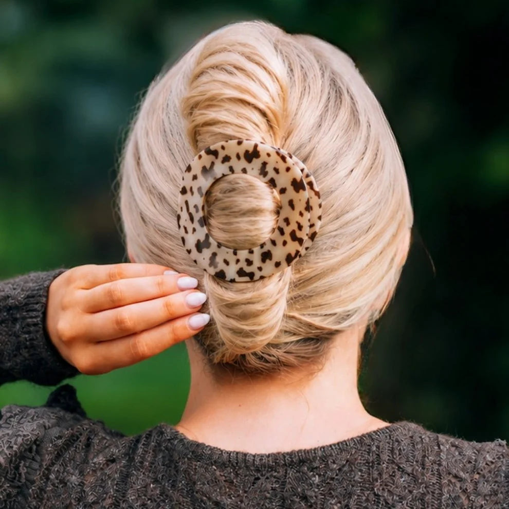 Large Flat Circle Hair Clip-Blonde Tortoise