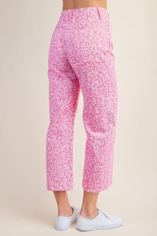 Ankle Cropped Summer Pants In A Leopard Print