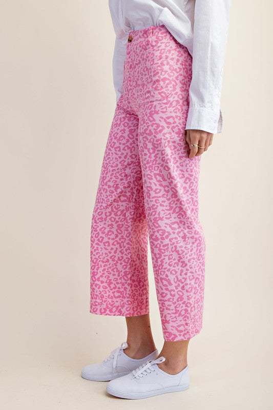Ankle Cropped Summer Pants In A Leopard Print