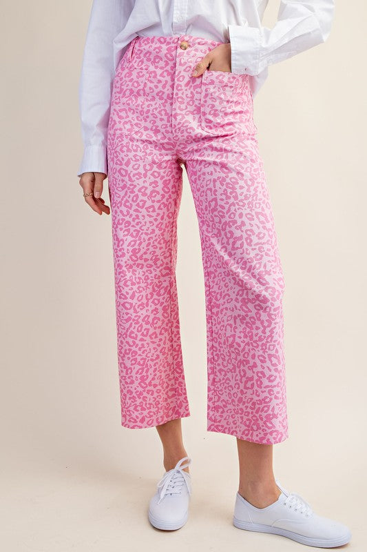 Ankle Cropped Summer Pants In A Leopard Print