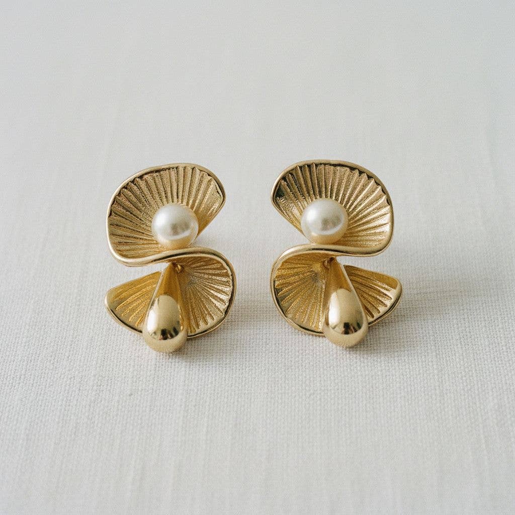 Vintage Inspired Ribbed Pearl Stud Earrings