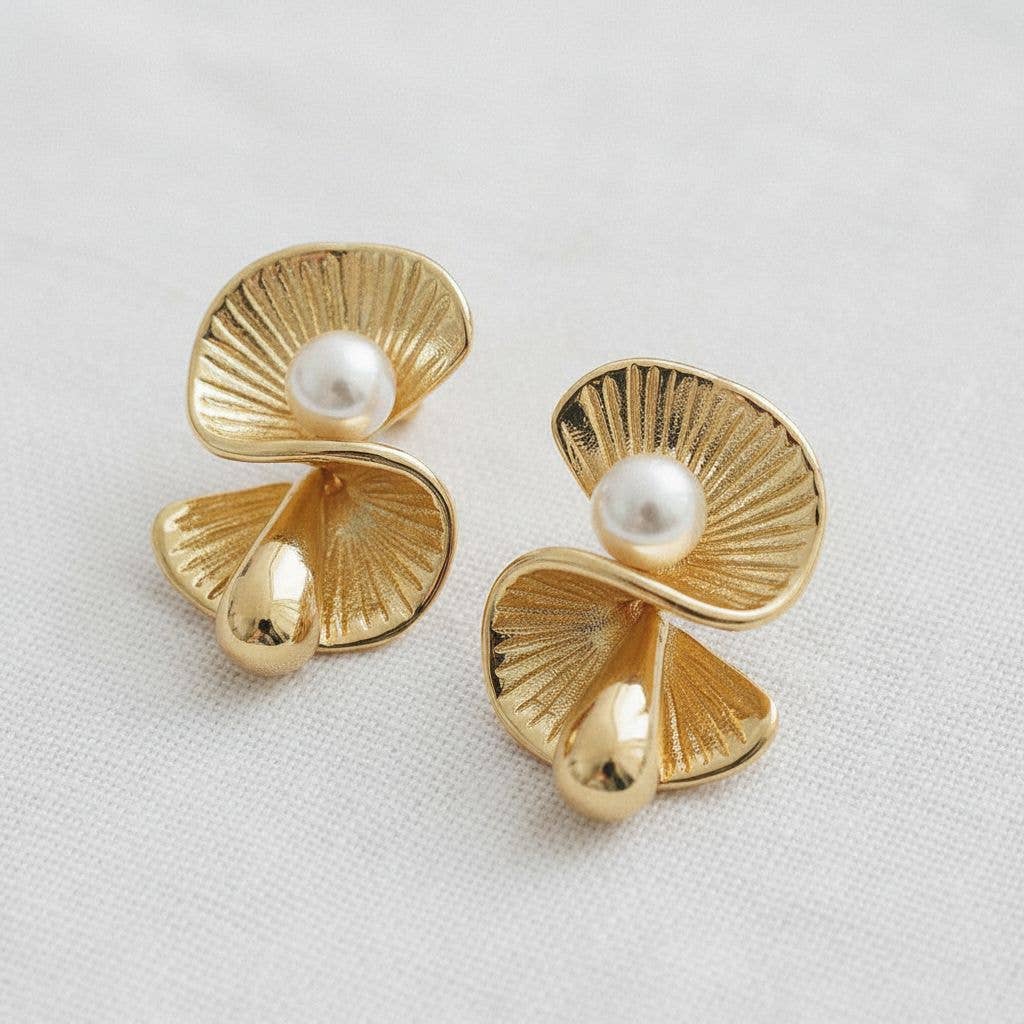 Vintage Inspired Ribbed Pearl Stud Earrings